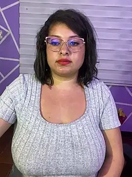 MiiaaJoness live cam on StripChat