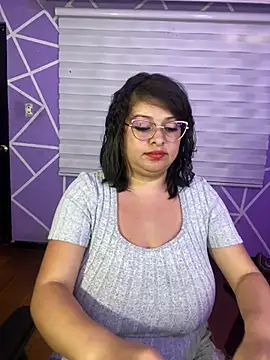 MiiaaJoness webcam