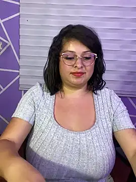 MiiaaJoness webcam
