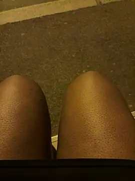 nanaisbackk live cam