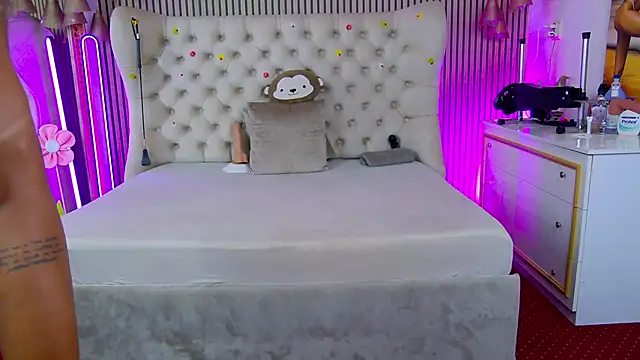 PlayfulShow live webcam show