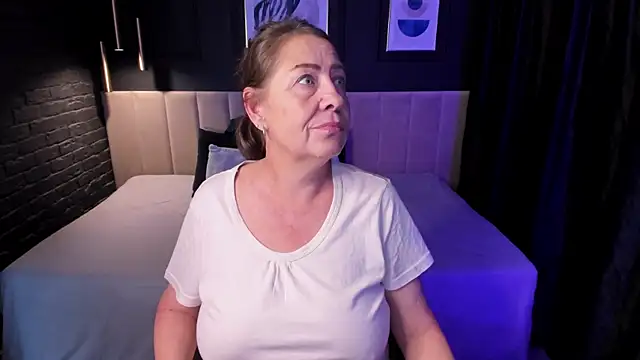 LindaPassionate live webcam show