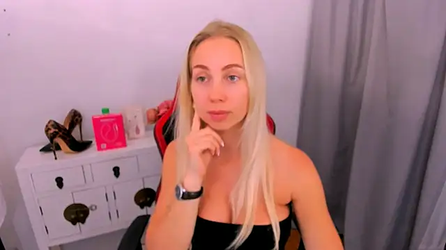 MargaritaRose live cam on StripChat