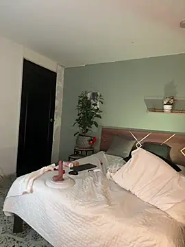YariRose live webcam show