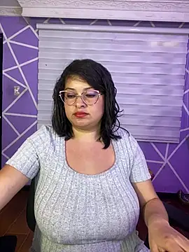 MiiaaJoness webcam