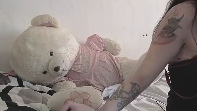 lucywhite13 webcam