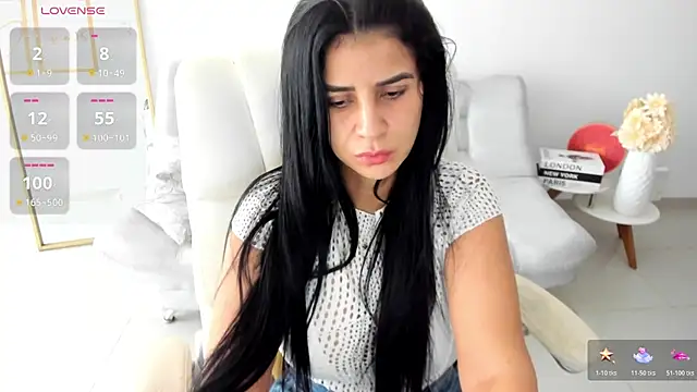 renata_t_ live cam on StripChat