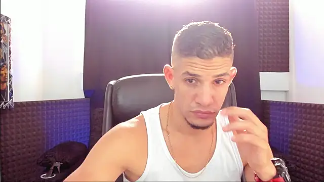 jhonnysnow17 live cam on StripChat
