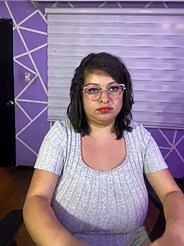 MiiaaJoness live cam on StripChat
