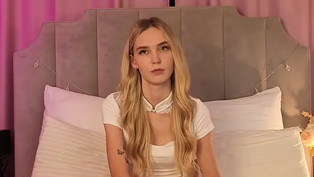 nikkiryx (F young) - eye contact just for you