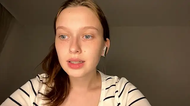 Eva_Shining_Star live cam on StripChat