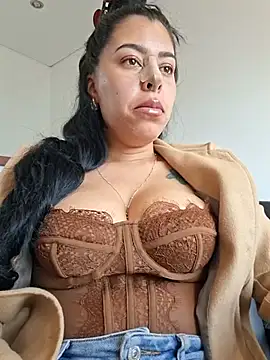 Luianna live webcam show