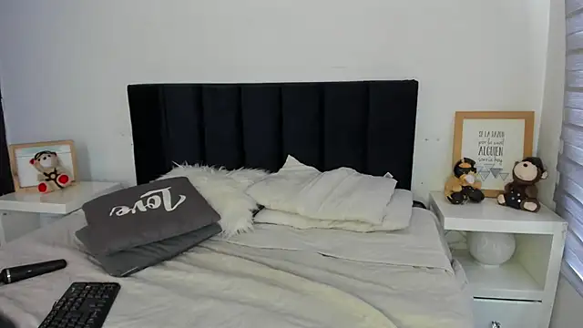 melanie_roux__ webcam