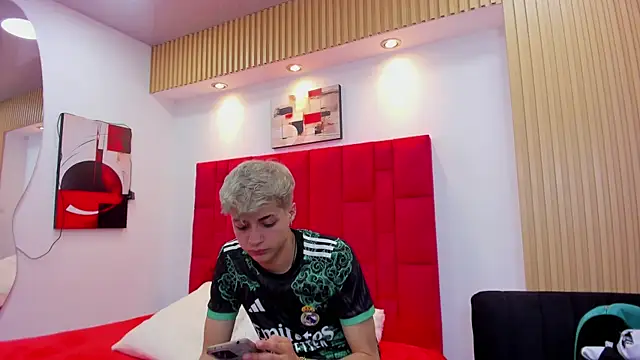 Ari_Stonne webcam
