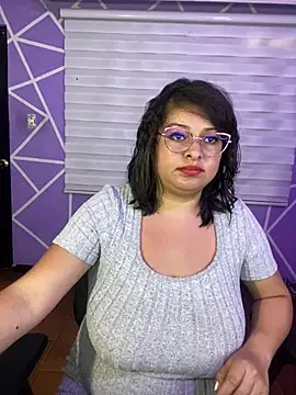 MiiaaJoness webcam