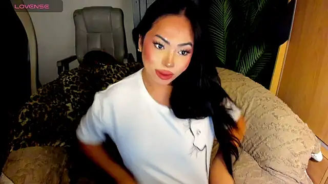 XGoodnessGracious live webcam show
