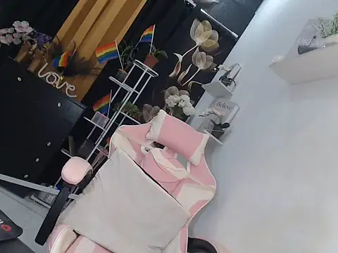 miss_ning live cam on StripChat