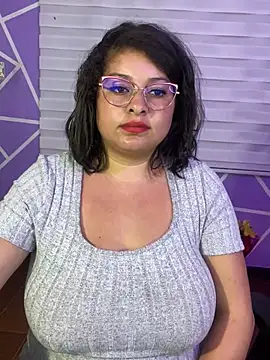 MiiaaJoness webcam