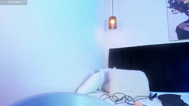 dolly_zoe live cam on StripChat