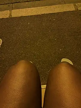 nanaisbackk webcam
