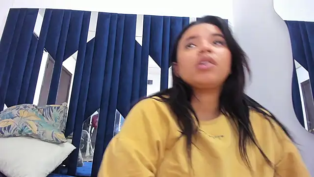 Lucy_asm webcam