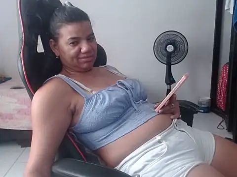 Adriana_0312 live cam on StripChat