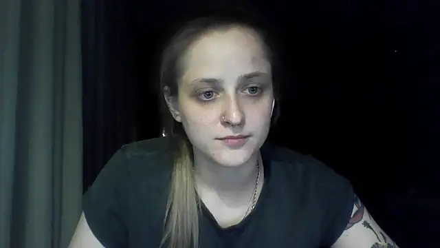 LeaWetGirl live cam on StripChat