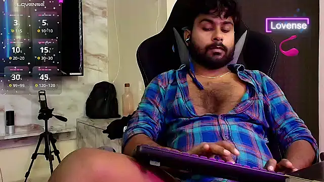 SilverShade3 live cam on StripChat
