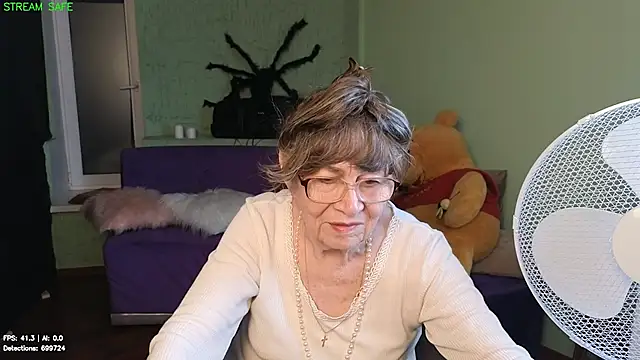 Betty_Brick live cam on StripChat