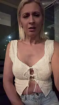 HOTLadyluna live webcam show