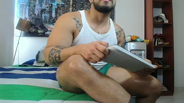 andrestaba live cam on StripChat