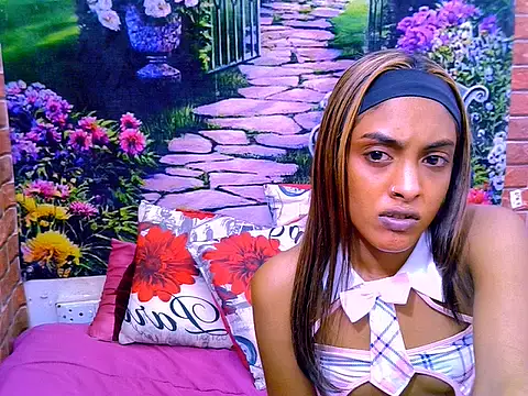 IndianPretty14u2Luv webcam