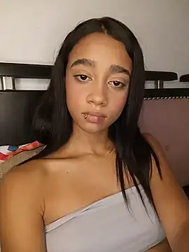 Zoe_Sweett18 live cam on StripChat