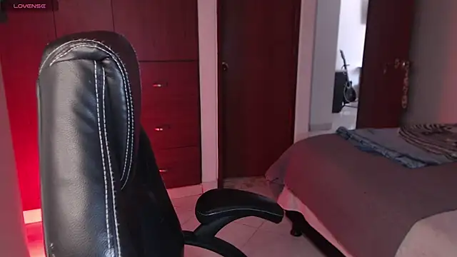 Theprojectsaraa live cam on StripChat