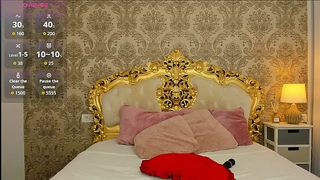 JulieVelvet webcam