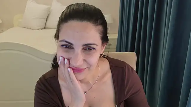 LovelyBeatrice webcam