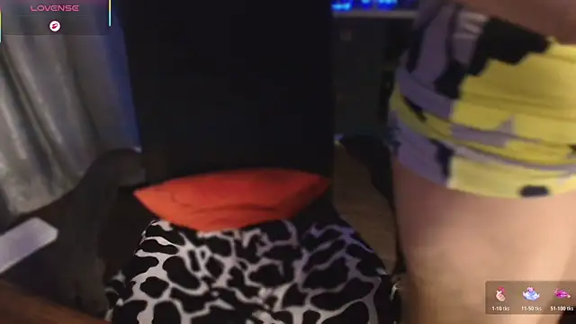 emlana live cam on StripChat