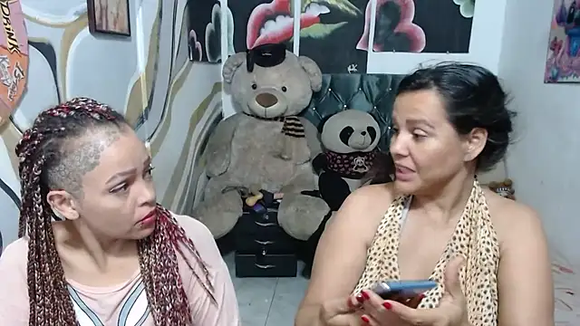 manzanahot9 (G milf) - 69 naked and squirt .kiss hot and finger