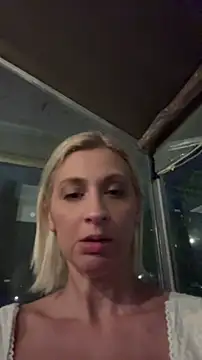 HOTLadyluna live webcam show
