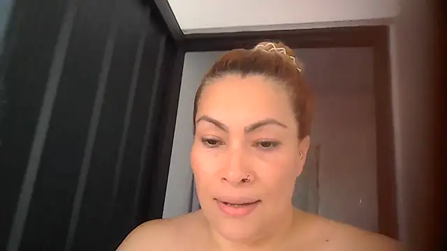 Layla-Astrum webcam