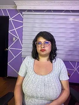 MiiaaJoness webcam