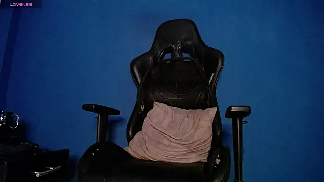 Maxxxpowerful webcam
