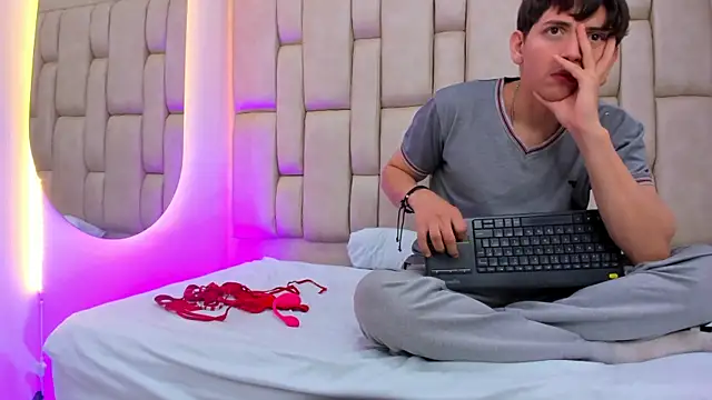 HotCouple_OS webcam