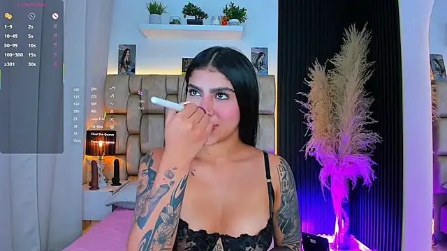 little_sophie18 live cam on StripChat