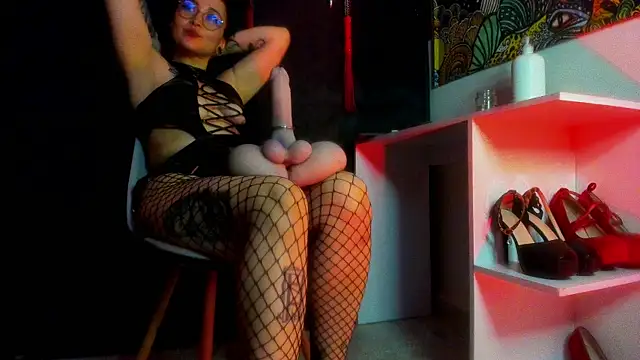madame_ibby live cam on StripChat