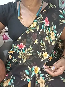 tamil-hotwife (F milf) - Ass show
