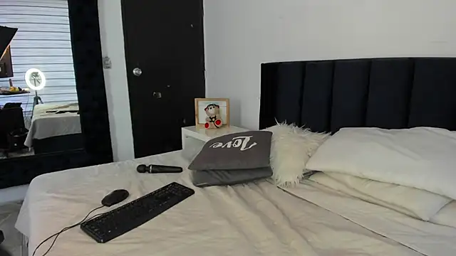 melanie_roux__ webcam