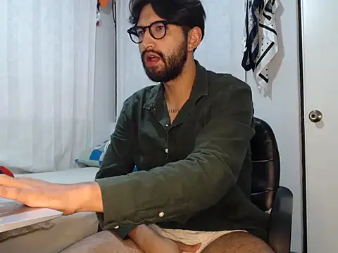 thomass1018 (M young) - cum on feet show