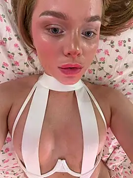 SIlviaBeyt live cam on StripChat