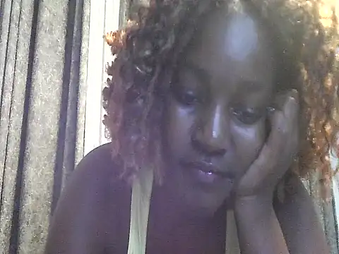 MoonlighMaya webcam